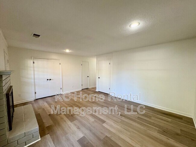 Building Photo - 10205 CedarBrooke Ln