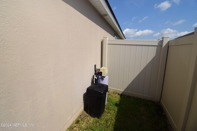 Building Photo - 12593 Itani Wy