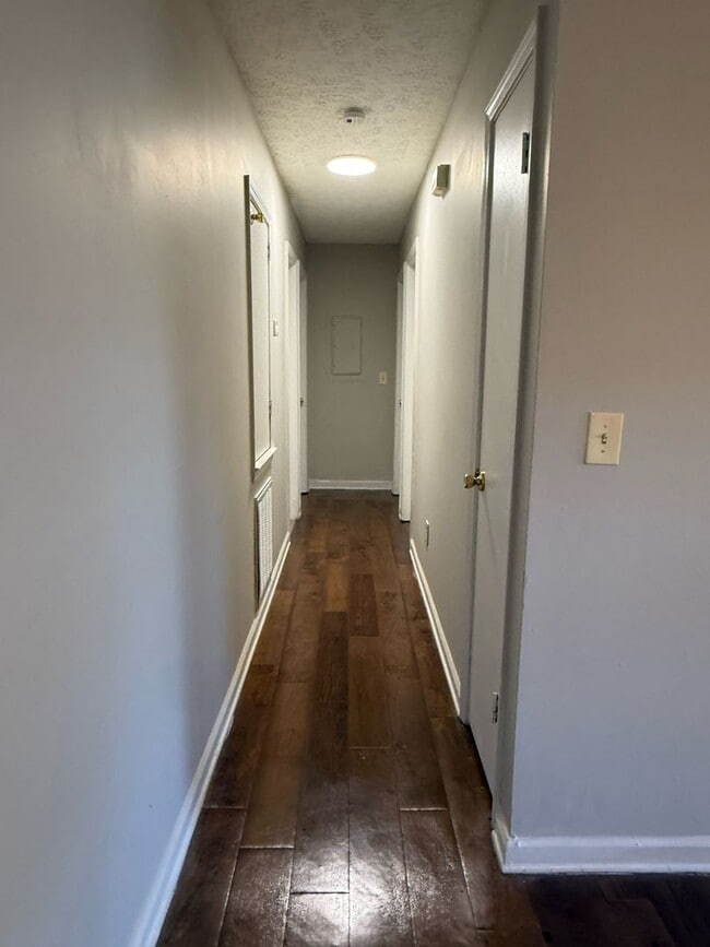 Building Photo - Charming 3 bedroom 1 bath house