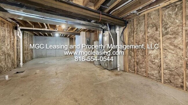Building Photo - This Townhome Has Something for Everyone
