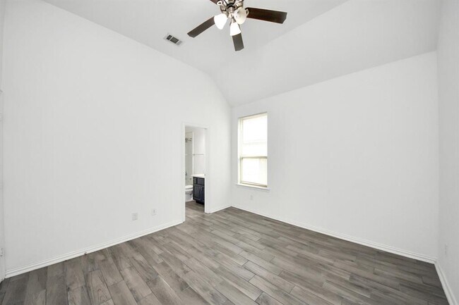 Building Photo - 10910 Wardrop Pl