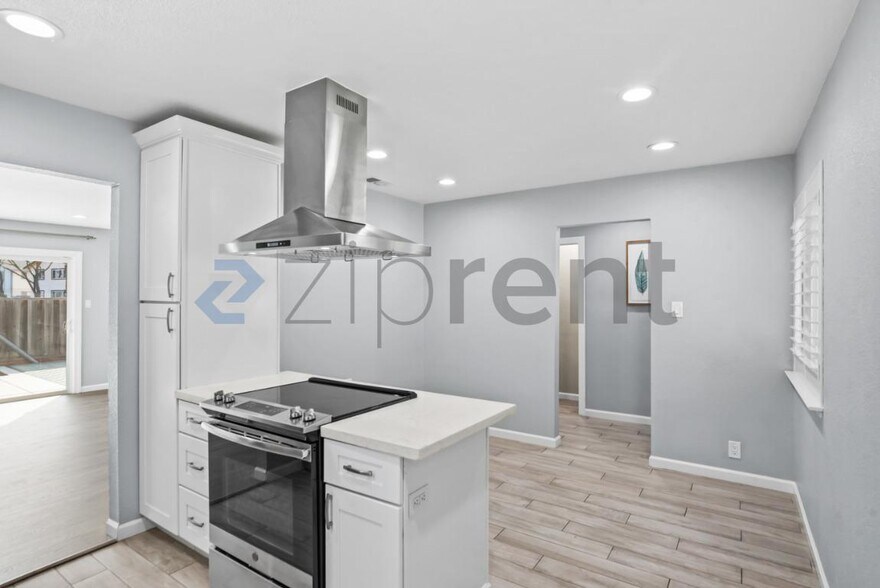 Building Photo - Unit