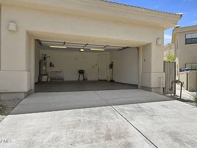 Building Photo - 10055 N 142nd St