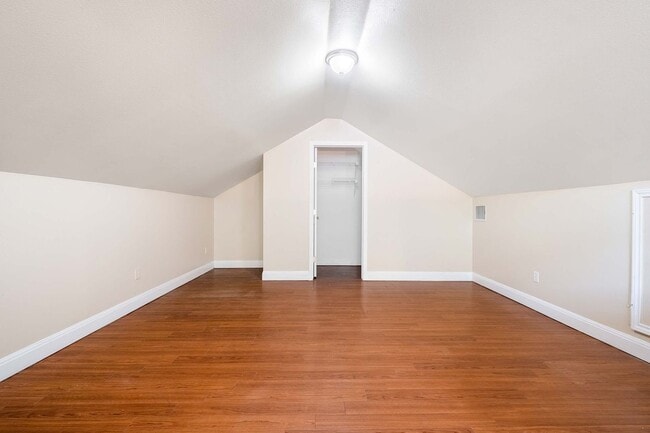 Building Photo - 937 E 52nd St