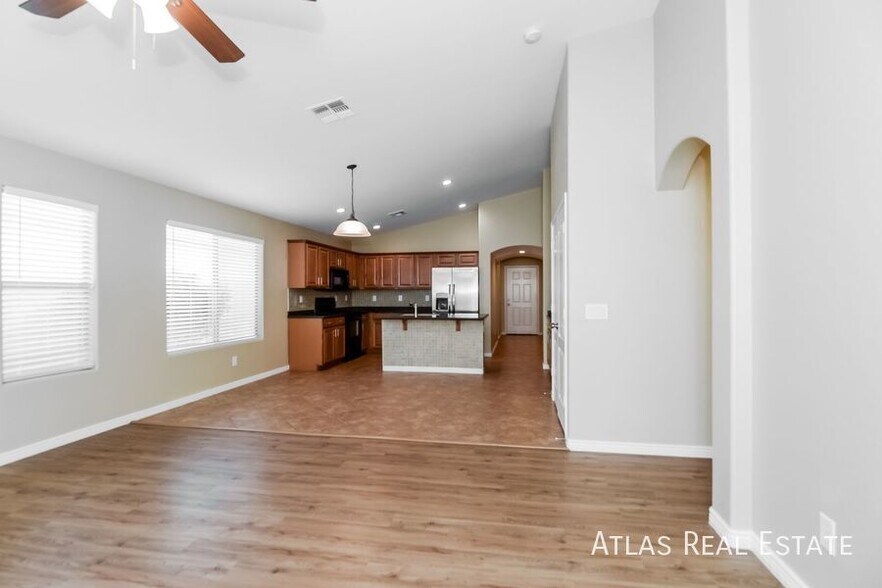 Building Photo - 34724 N Barzona Trail