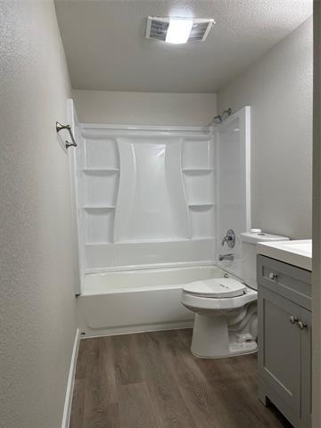 Building Photo - 407 N Justin Ave