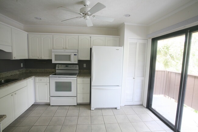 Building Photo - 1636 Brookhouse Dr