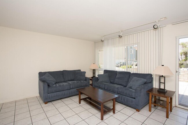 Building Photo - Winter 9 month lease! Partially Furnished 2 Bed 2, 1 Bath near the beach. No yearly leases
