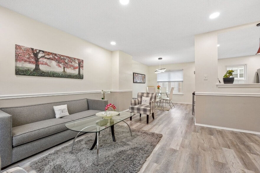 Building Photo - 2361 Hunters Square Ct