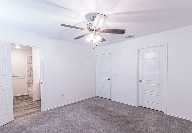 Building Photo - AVAILABLE NOW! (SECTION 8 ACCEPTED)