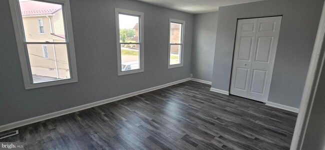 Building Photo - 421 Salem Ave