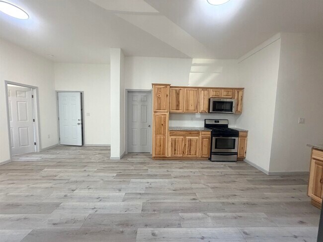 Building Photo - 124 Winfield Ave