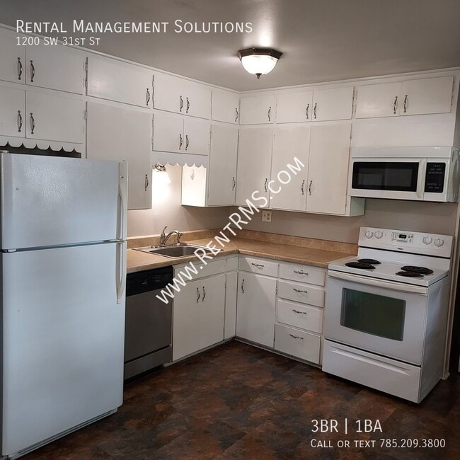 Building Photo - 1200 SW 31st St