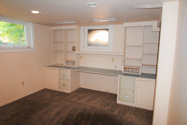 Building Photo - Charming 3 Bedroom, 2 Bath House For Rent!!