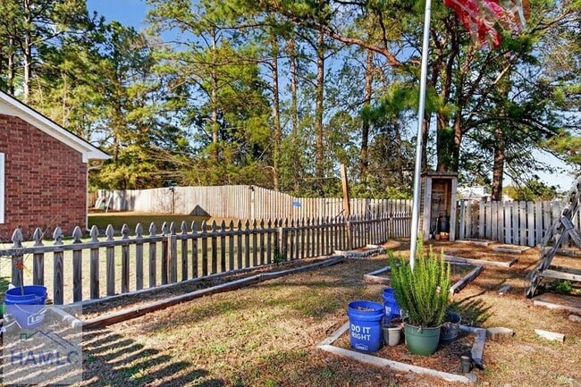 Building Photo - 606 Windhaven Dr