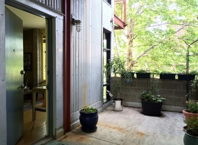 Building Photo - Modern Downtown Salt Lake City 1bd/1ba Con...