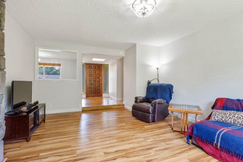 Building Photo - 9423 NE Woodridge St