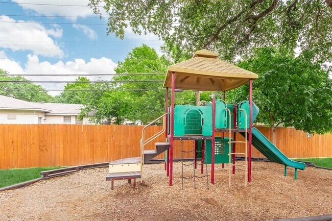 Building Photo - 1212 Hampshire Ln