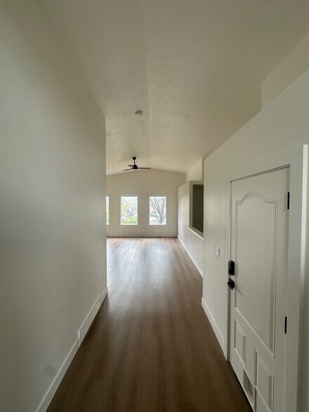 Building Photo - 4433 Mankato St