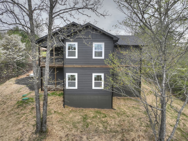 Building Photo - 64 Walnut Dr