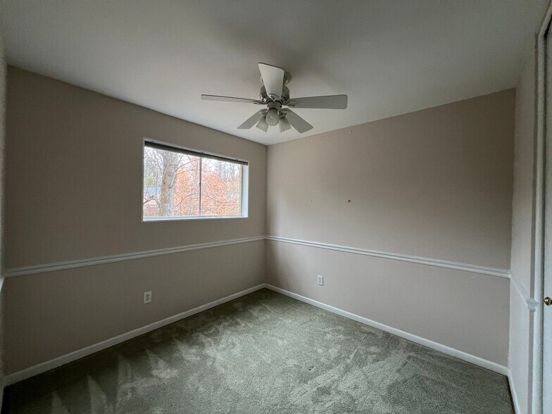 Building Photo - 10600 Kenilworth Ave