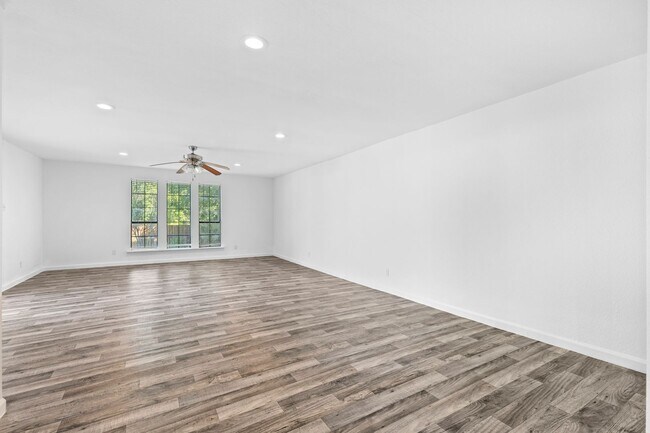 Building Photo - Beautiful & Unique Rental Home Spacious, C...