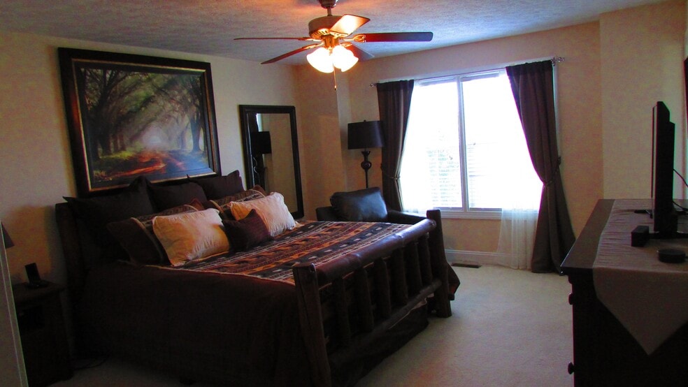 Master Bedroom #1 - 720 Oaktree Blvd