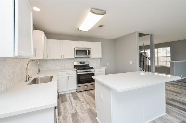 Building Photo - 20131 Larkspur Landing