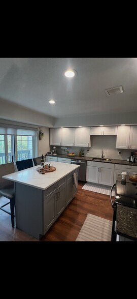 Building Photo - 20 Wolf Hill Rd