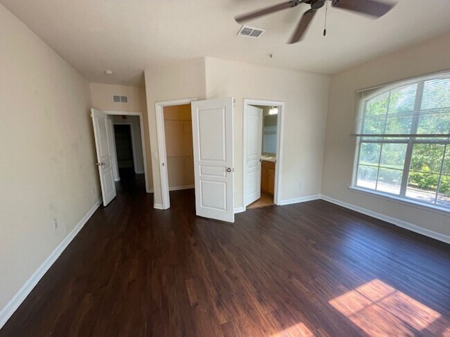 Building Photo - Gardens of Bridgehampton - 2 Bed - 2 bath ...