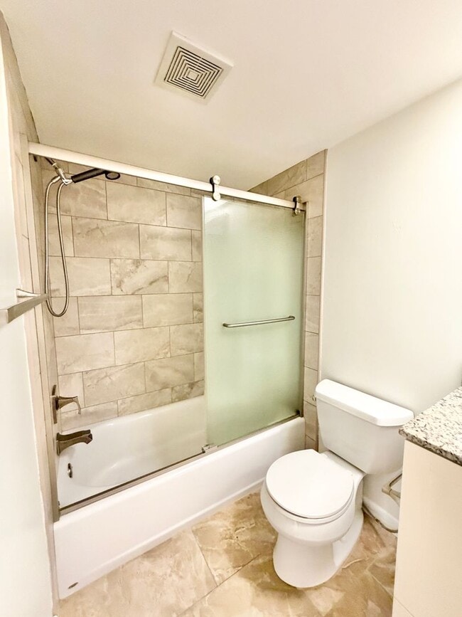 Building Photo - ** PALM RIVER ** 2 BED / 2 BATH - 1ST FLOOR - CONDO - NORTH NAPLES - ANNUAL RENTAL