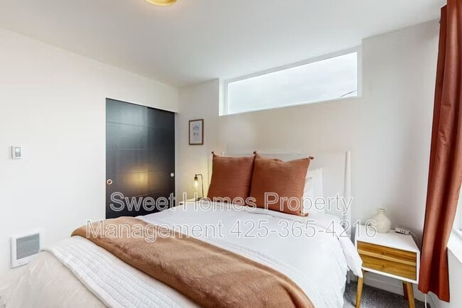 Building Photo - 9219 Linden Ave N