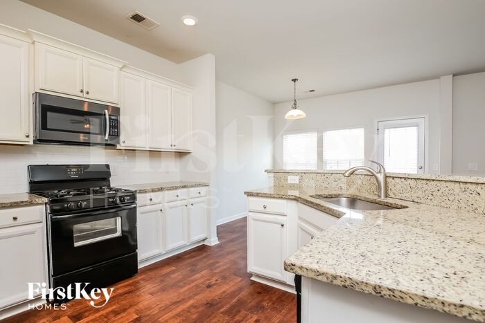 Building Photo - 210 Firewheel Ct