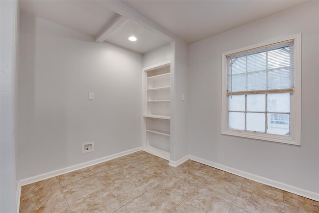 Building Photo - 4310 E Toliver St