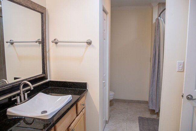 Building Photo - 2322 Boxwood Ln