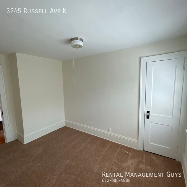 Building Photo - Charming 2 Bed/1 Bath + Den for Rent!