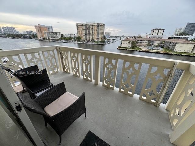 Building Photo - 1817 S Ocean Dr