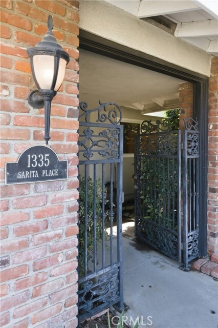 Building Photo - 1335 N Sarita Pl