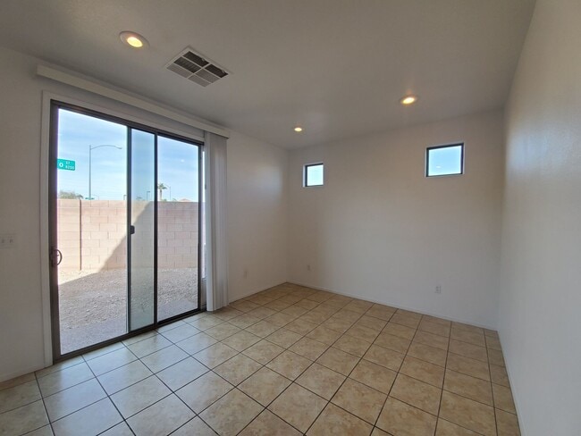 Building Photo - Cimarron Laredo Rud