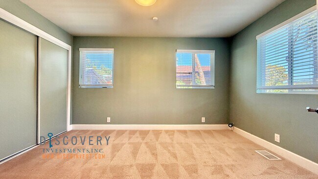 Building Photo - Stylish 3 Bedroom Retreat in the Oakland H...