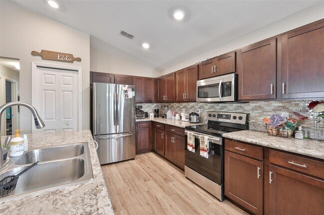 Building Photo - 252 Cascara Ln