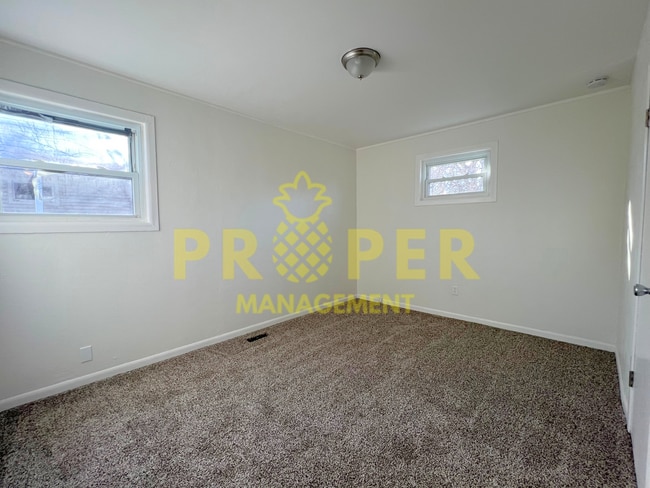 Building Photo - 3 bedrooms 1 bathrooms house for rent