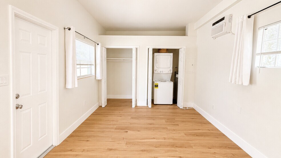 Building Photo - 1012 NE 17th Ct