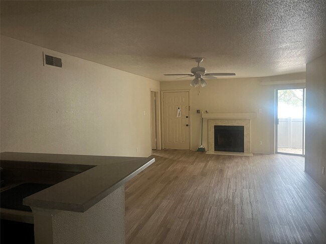 Building Photo - 10737 Braes Bend Dr
