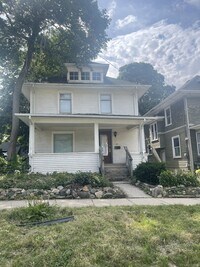 Building Photo - 607 N Sycamore St