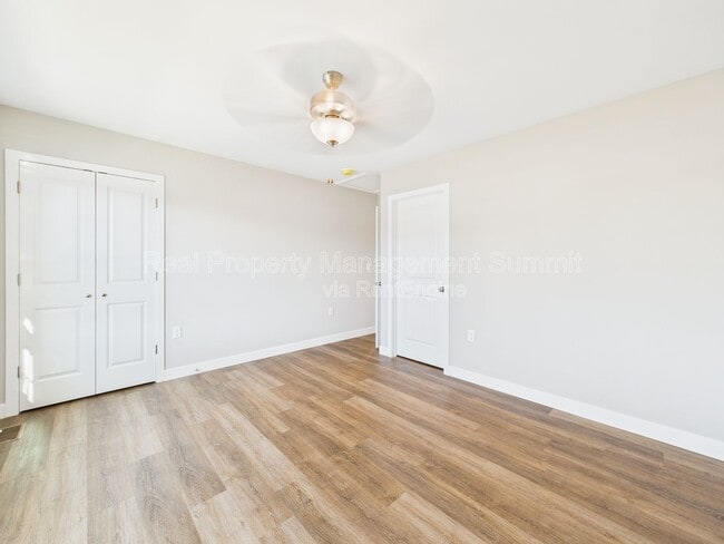 Building Photo - 1420 Circle Dr