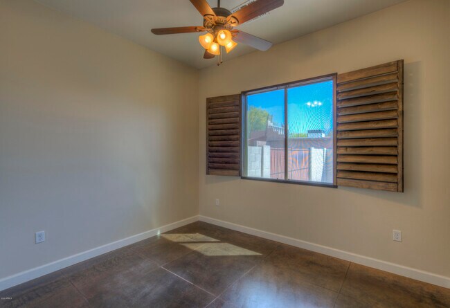 Building Photo - 2617 E Captain Dreyfus Ave