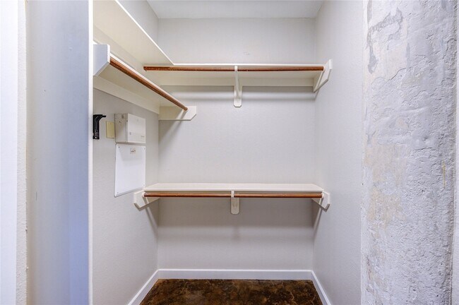 Building Photo - 2205 McKinney St