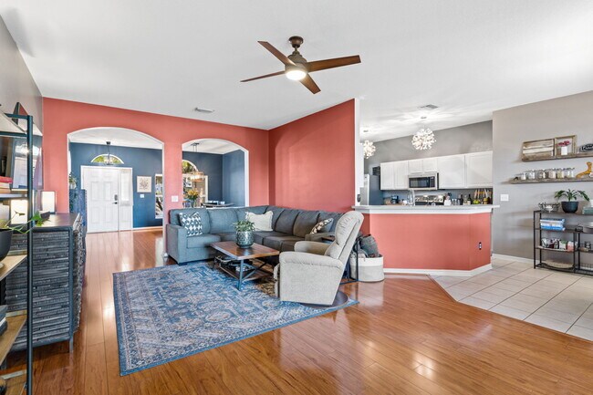 Building Photo - 545 Tuscanny St