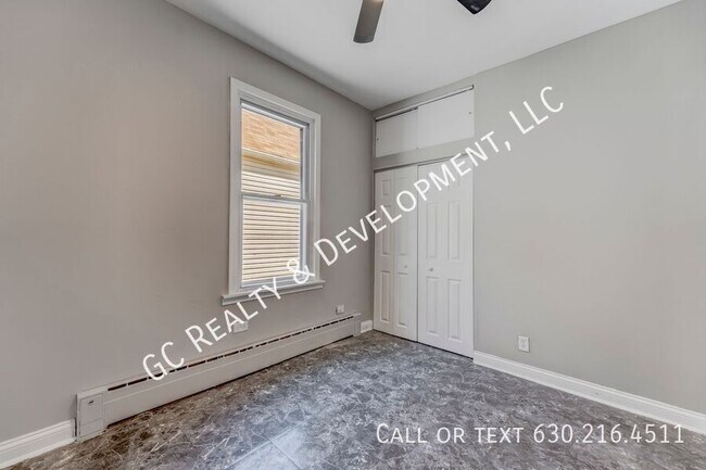 Building Photo - 2519 N Hamlin Ave